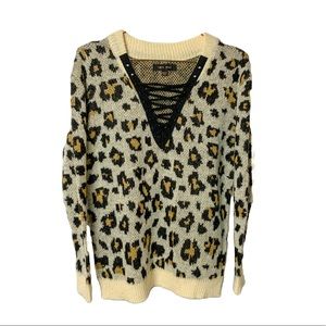 🌸 LOVE TREE Lace Up V-Neck Leopard Sweater